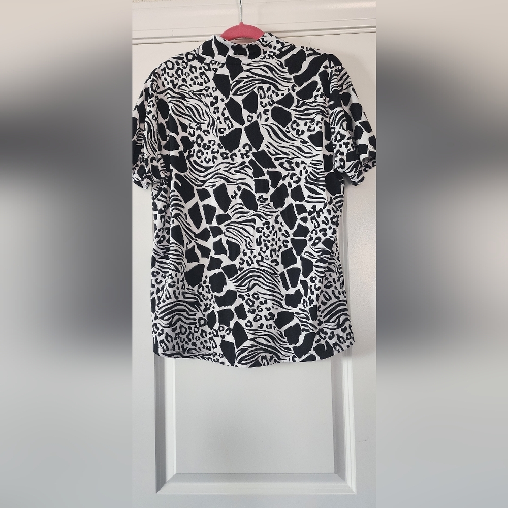 Women's XL Short Slesve IBKUL Black and White Animal Print Shirt. ITEM 012629GS